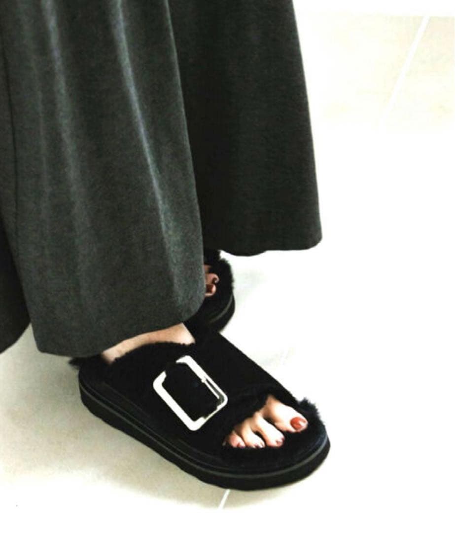 mohi ブラック　ファー サンダル 38