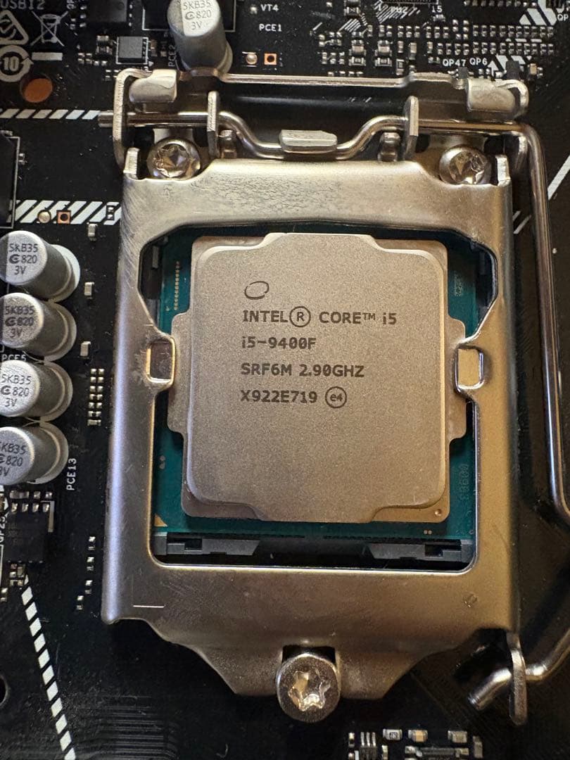 Intel Core i5-9400F 8GBメモリ×2