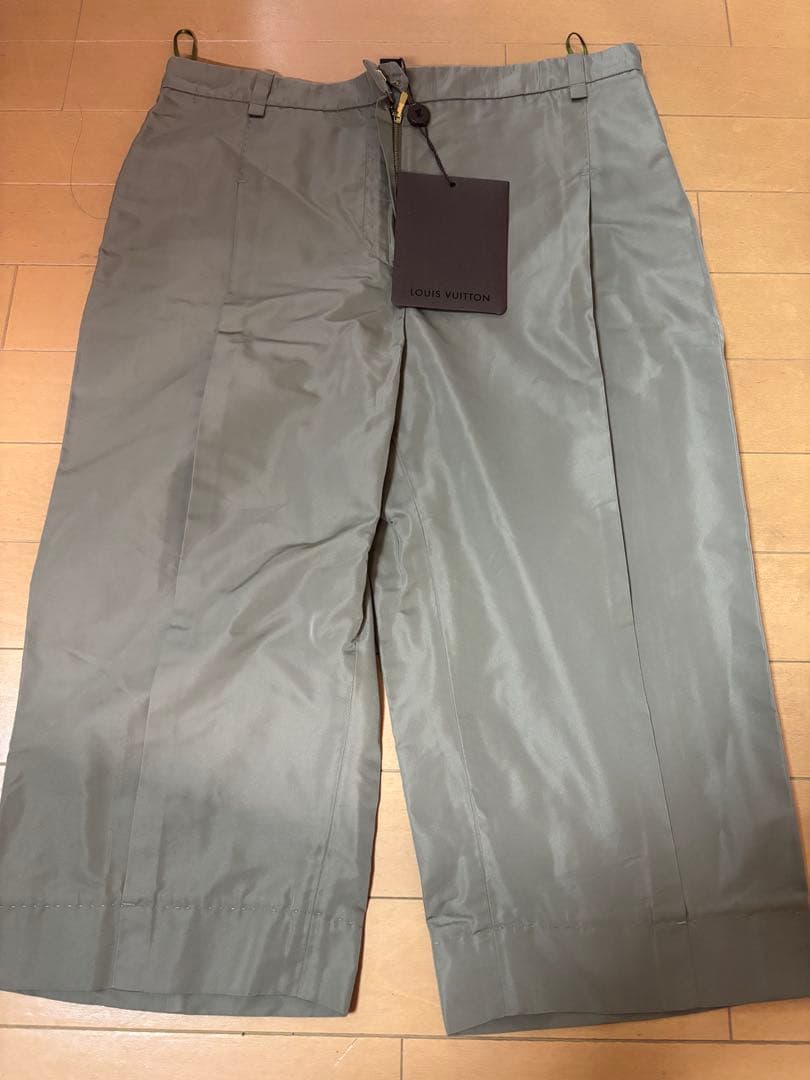 LOUIS VUITTON グレー ショートパンツ 38