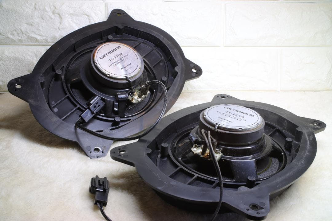 プリウス30専用設計【フロントスピーカーセット】carrozzeria 中古