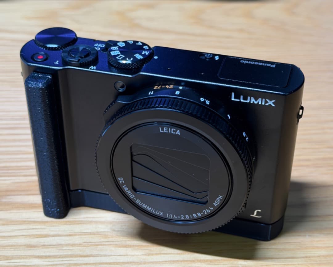 【新同品】LUMIX LX9 ブラック　グリップ付き