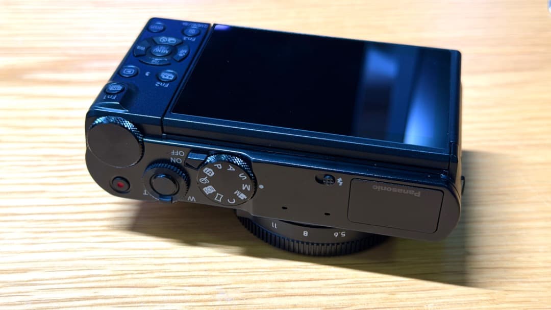 【新同品】LUMIX LX9 ブラック　グリップ付き