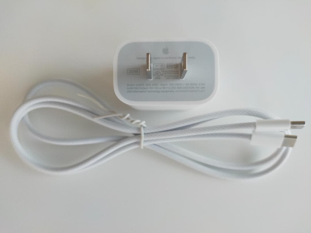 【美品・保証残】ケース付♥️iPad 第10世代 64GB Wi-Fi シルバー