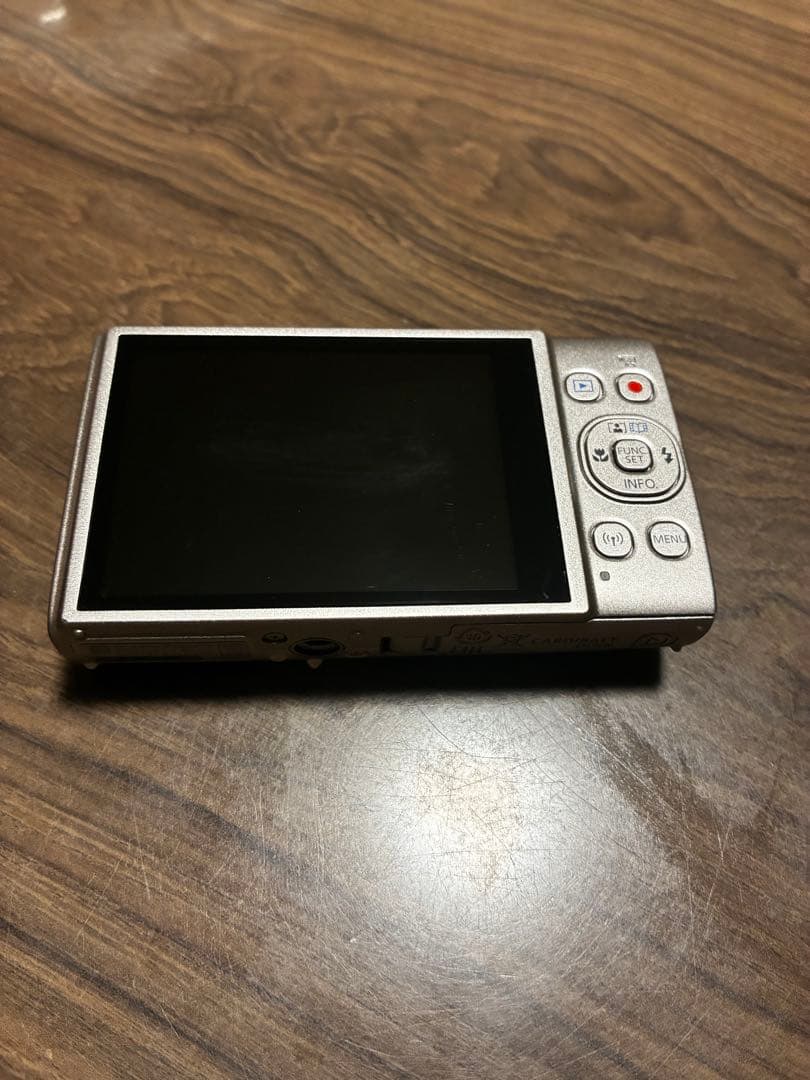 Canon IXY コンパクトデジタルカメラ 本体と付属品