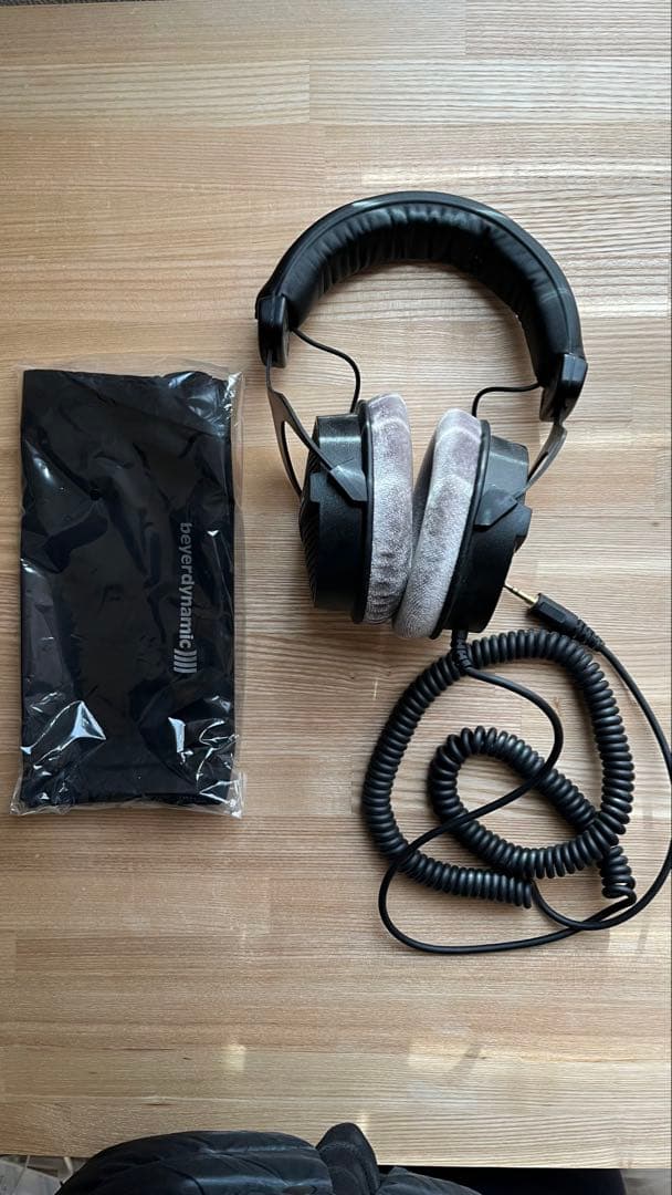 ヘッドホン beyerdynamic DT990 PRO