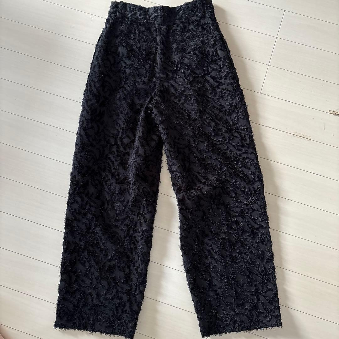 美品　conte テクスチャーパンツ 黒