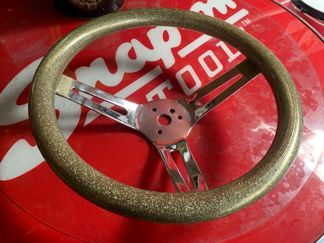 ゴールド ラメ　ステアリング　ムーンアイズ　グラント　30センチ ディープコーン