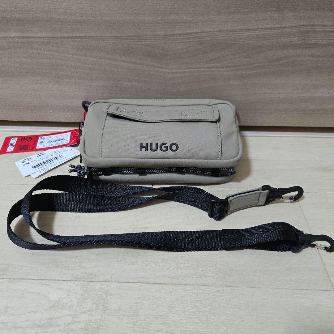 HUGO新品未使用 ベージュ フラップ付きバッグ