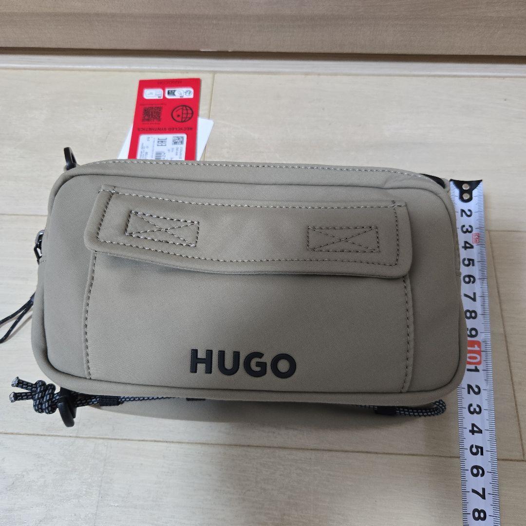 HUGO新品未使用 ベージュ フラップ付きバッグ