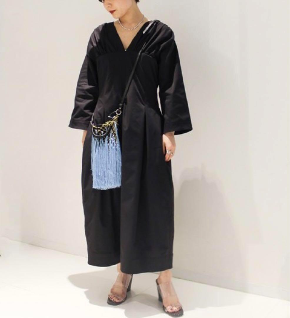 美品 ELIN 5万 ブラックのワンピース エリン デミルクスビームス Z89