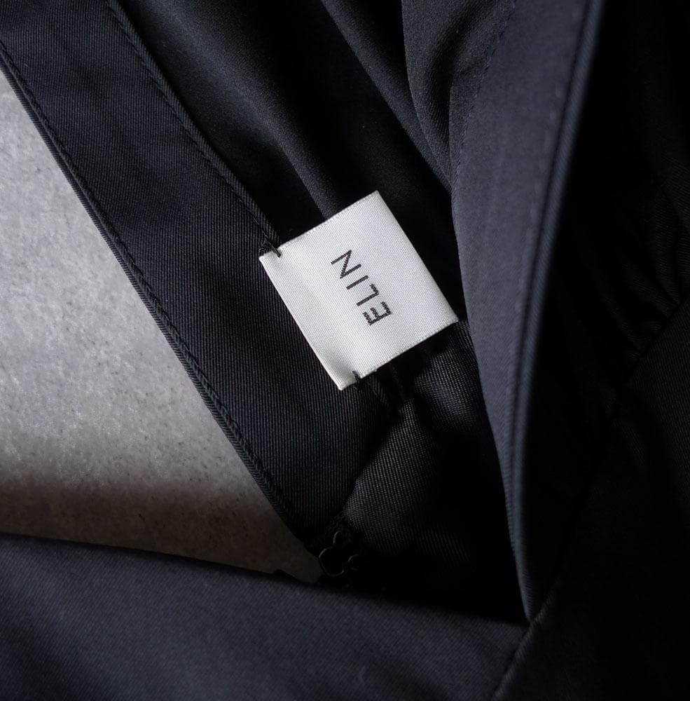 美品 ELIN 5万 ブラックのワンピース エリン デミルクスビームス Z89