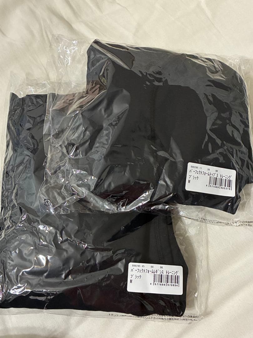 パーフェクトフォームトップス&レギンス　リントスル　LAVA Mサイズ