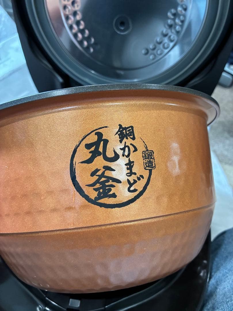 新品同様　TOSHIBA RC-10VRV K 炎匠炊き 5.5合