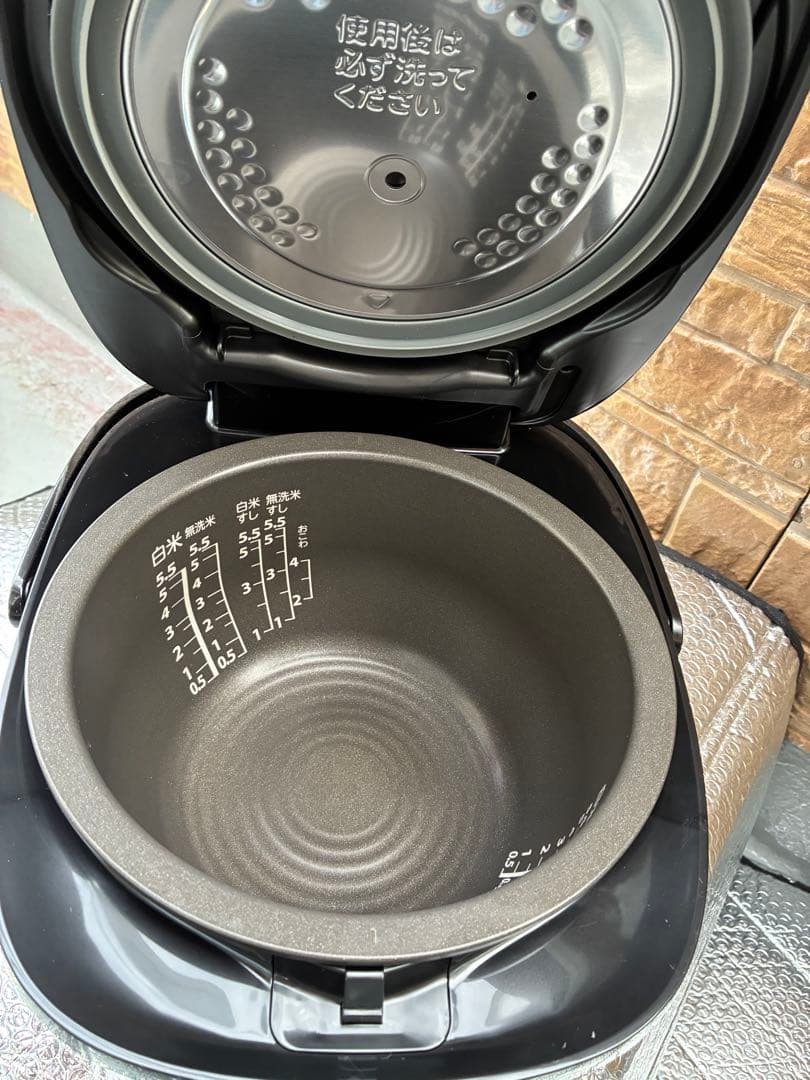 新品同様　TOSHIBA RC-10VRV K 炎匠炊き 5.5合