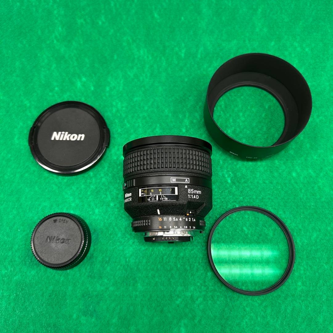 美品 Ai AF Nikkor 85mm F1.4D フードとフィルター付き