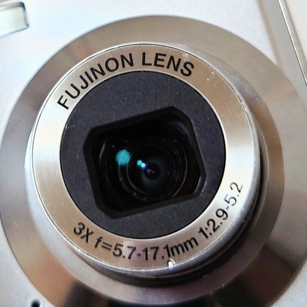 FUJIFILM Fine Pix AV200 デジカメ 美品 a4446