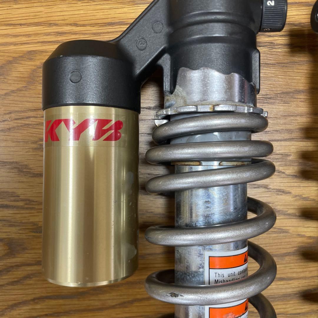 Kawasaki ZRX KYB サスペンションショック 2個セット