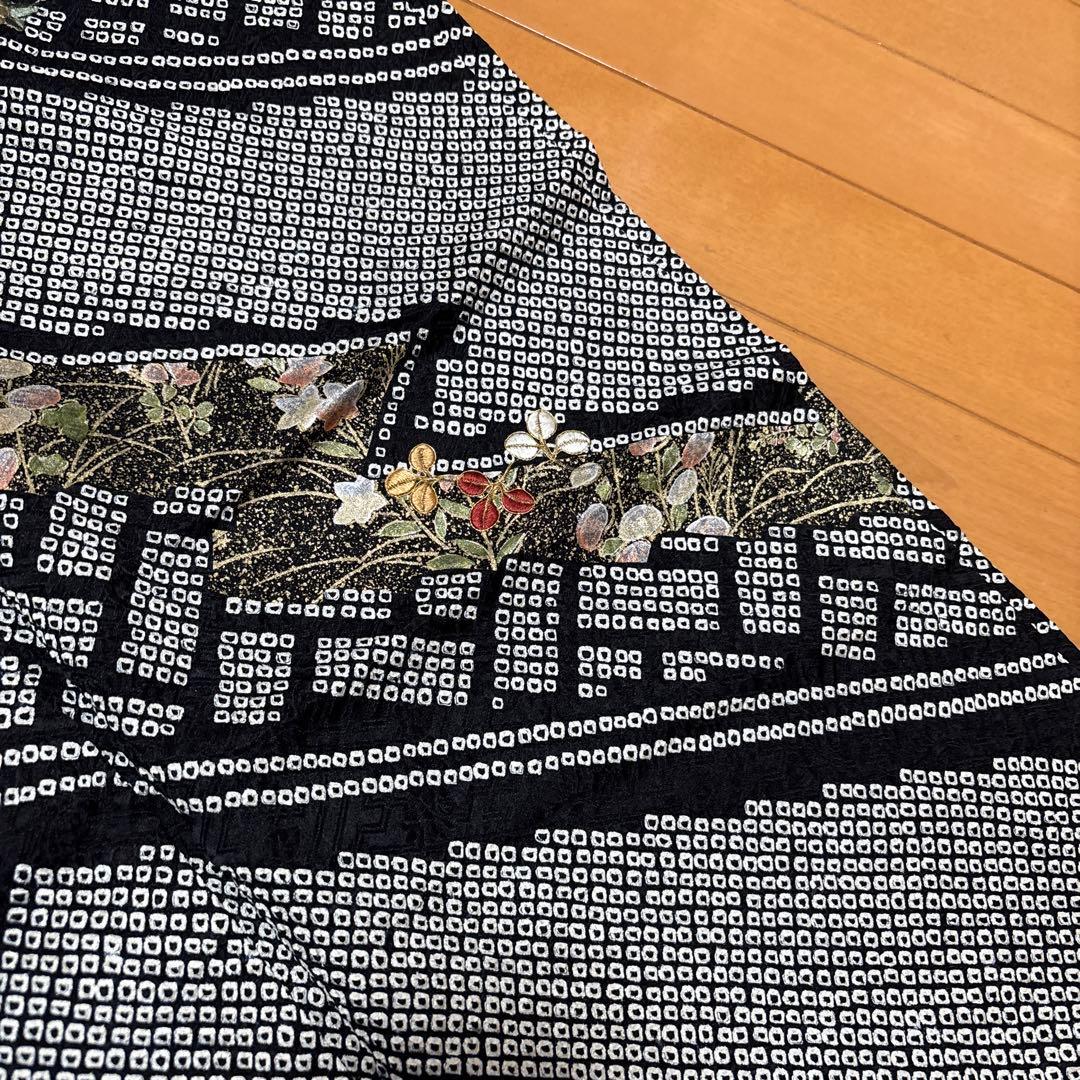 【1/18】訪問着☆花柄（絞り・刺繍）（黒色）