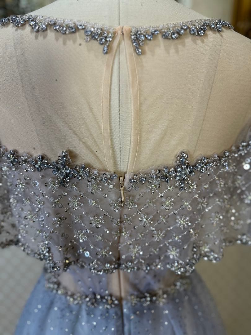 ビーズ刺繍オフショルダーライトブルーロングドレス