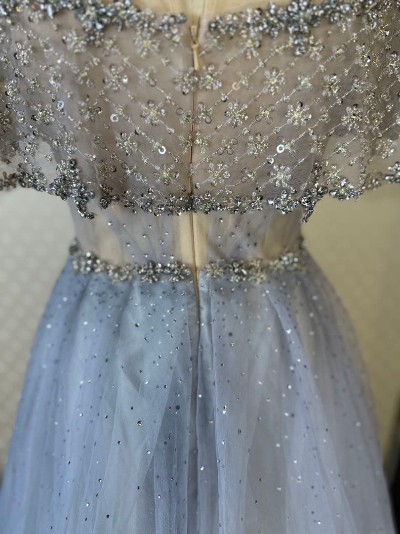 ビーズ刺繍オフショルダーライトブルーロングドレス