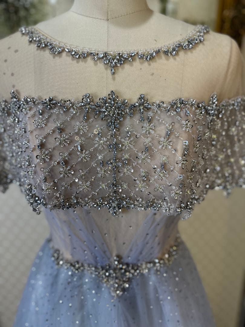 ビーズ刺繍オフショルダーライトブルーロングドレス