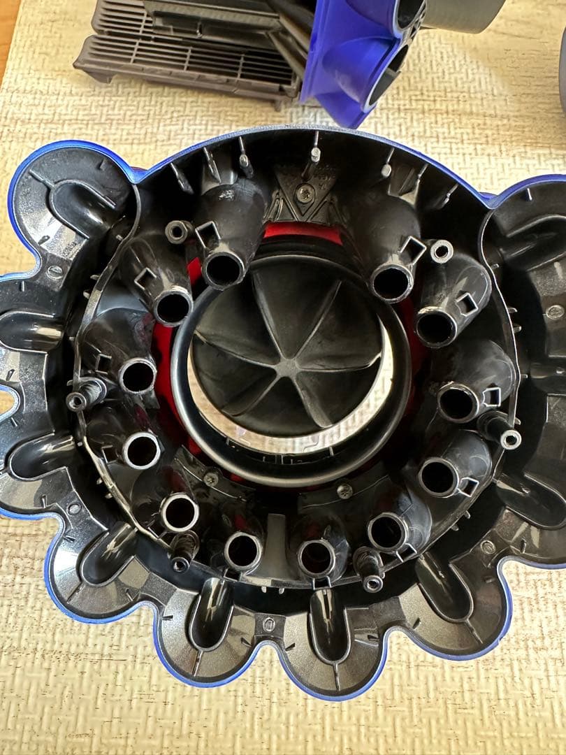 Dyson V4 Digital Fluffy+ キャニスター掃除機 CY29