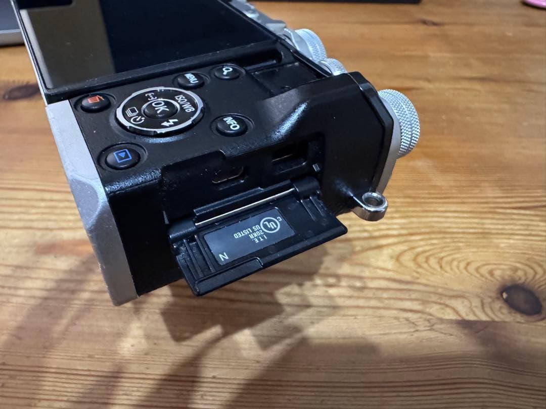 OLYMPUS PEN-F ミラーレス一眼 本体とレンズ