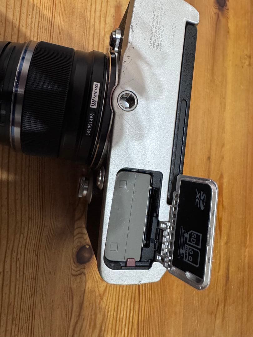 OLYMPUS PEN-F ミラーレス一眼 本体とレンズ