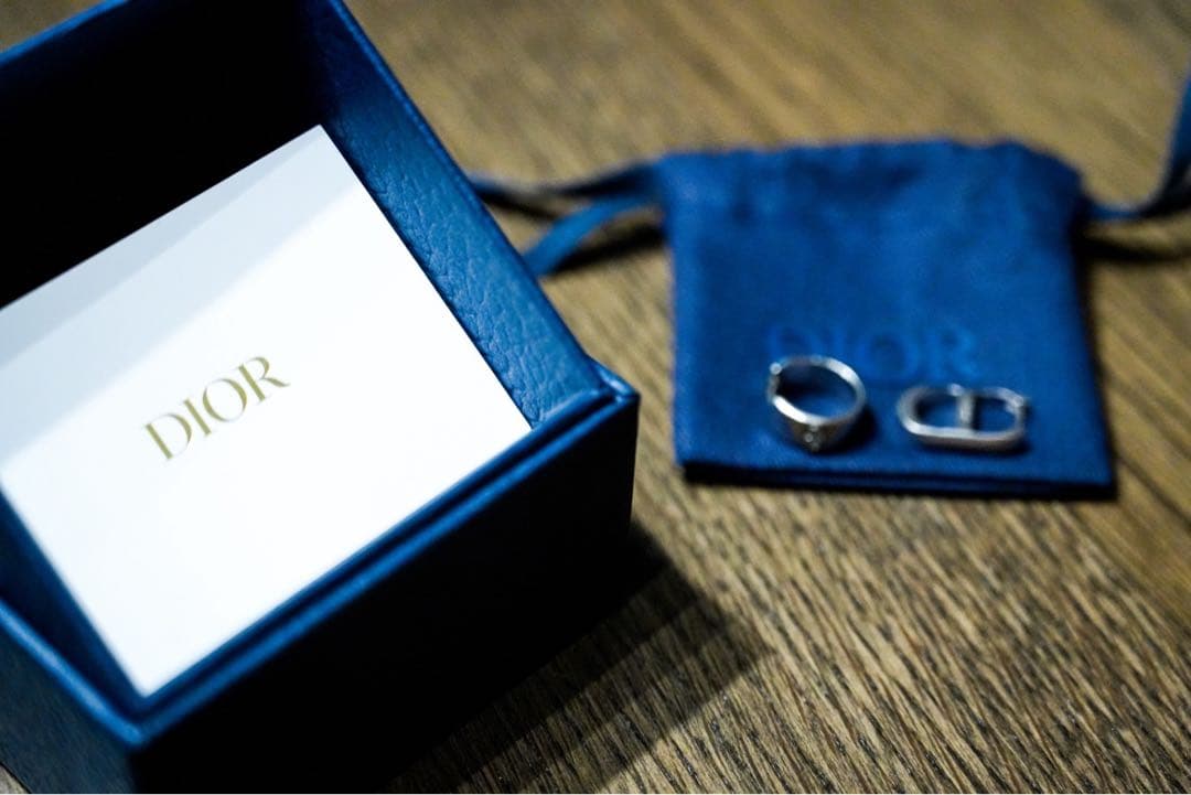 【新品未使用】Dior メンズピアス 専用箱と巾着付き