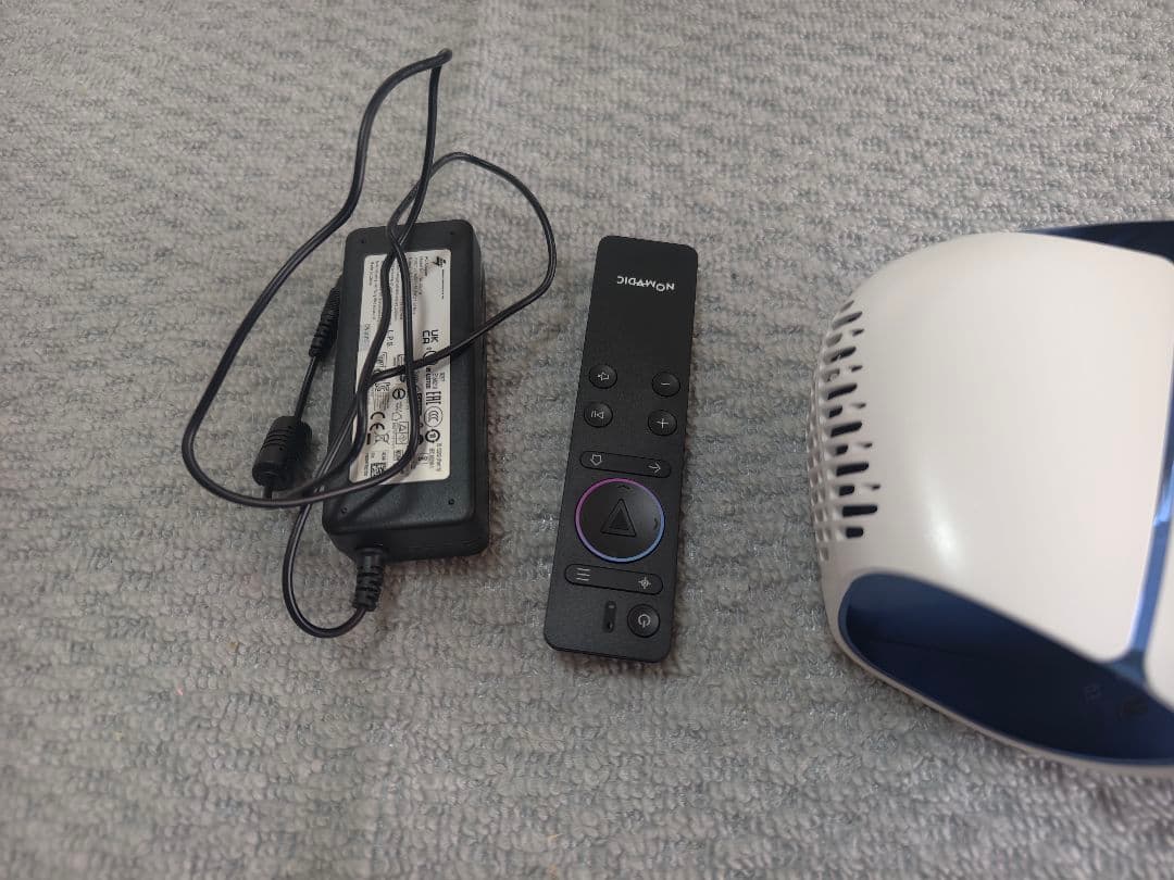 NOMVDIC L500 3色レーザー　プロジェクター