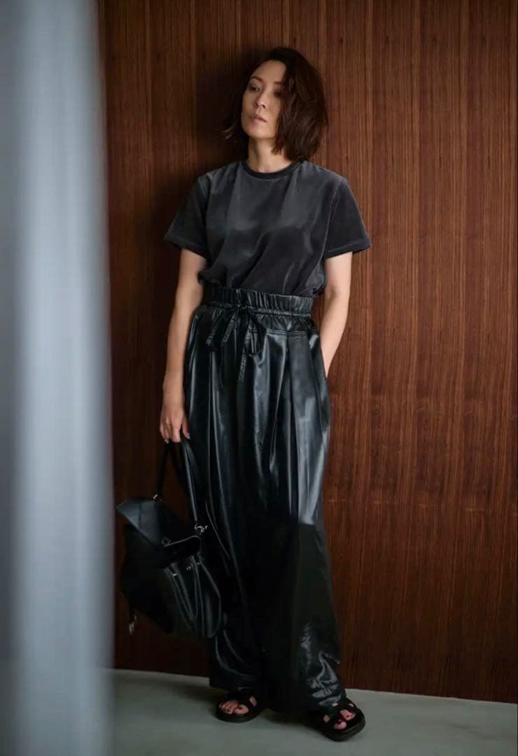 【新品未使用】Meravel ミーラベル ベロアT チャコールグレー高橋志津奈