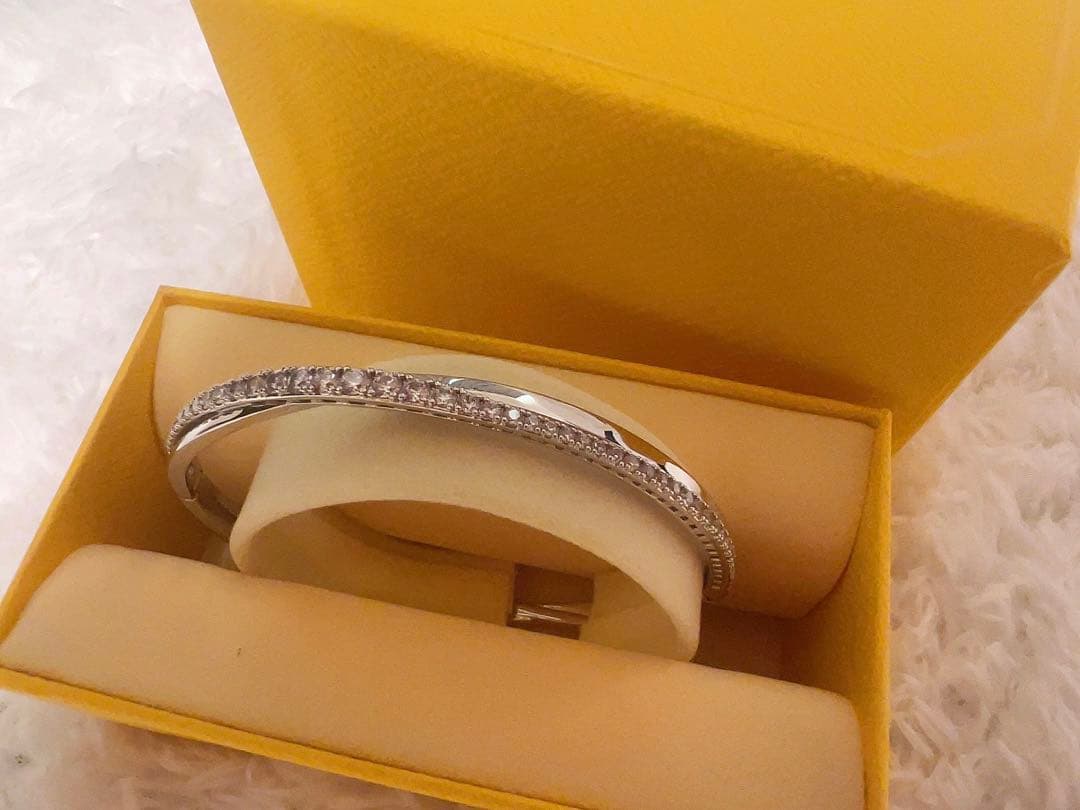 【公式】【スワロフスキー】Hyperbola バングル, ホワイト, ロジウム