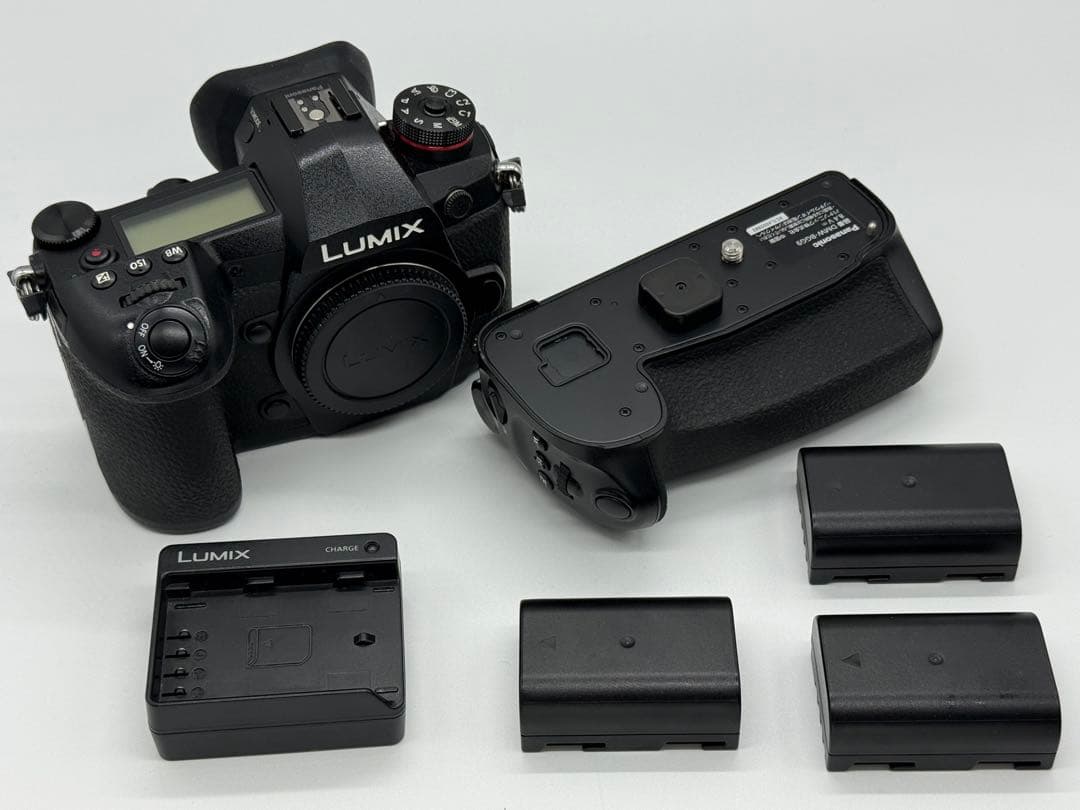 LUMIX G9PRO 本体・バッテリーグリップ・バッテリー3本・充電器セット