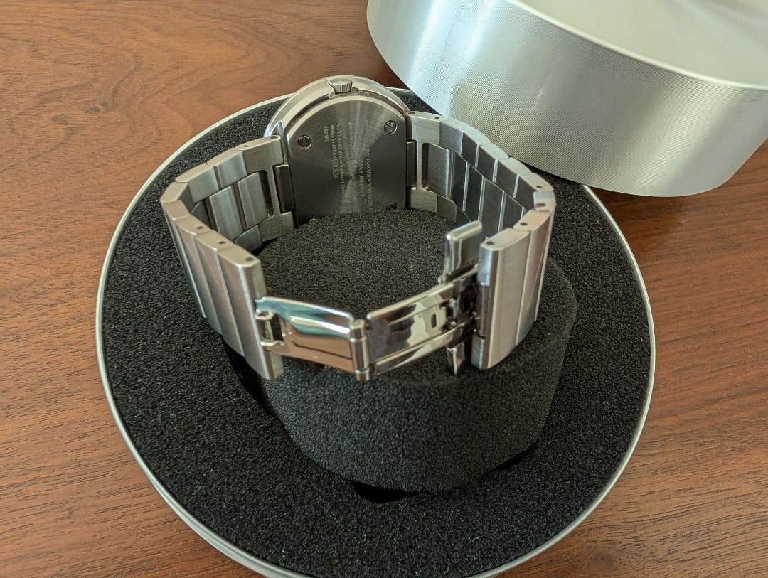 SSEY MIYAKEの「TO」シリーズ　シルバー