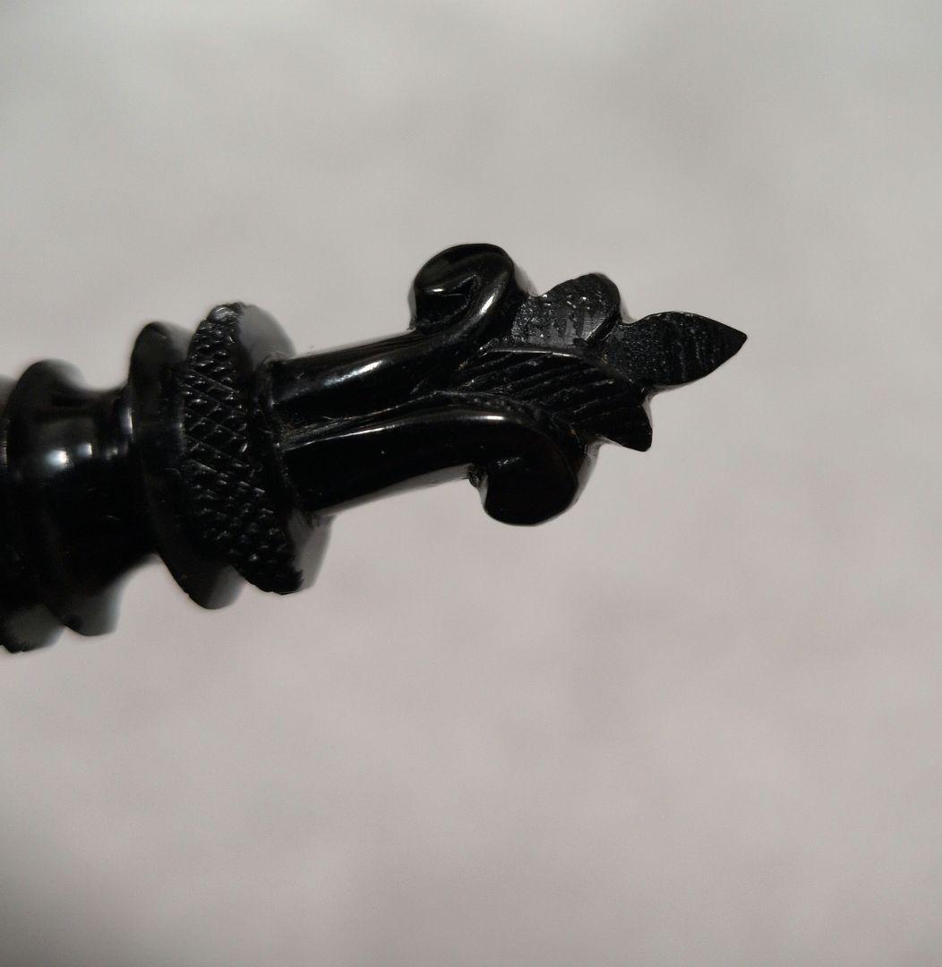 ヴィクトリアン　アンティーク　ウィットビー　ジェット　ブローチ