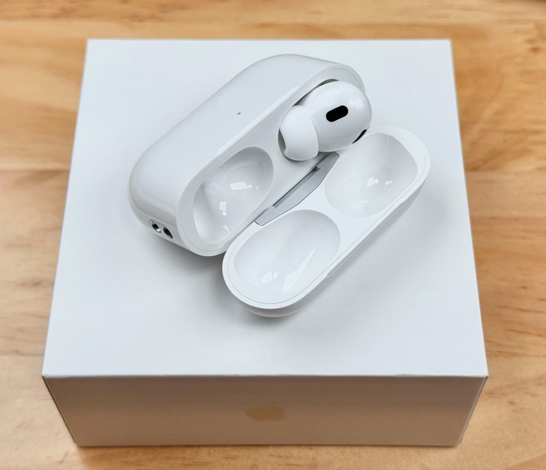 Apple AirPods Pro 2(Lightning) ケース本体＋ 左耳