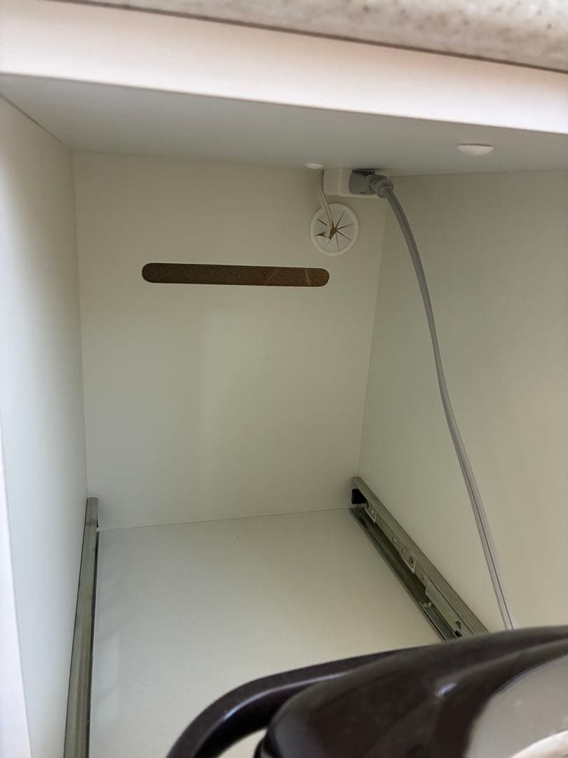 ニトリ　食器棚　アルミナ2