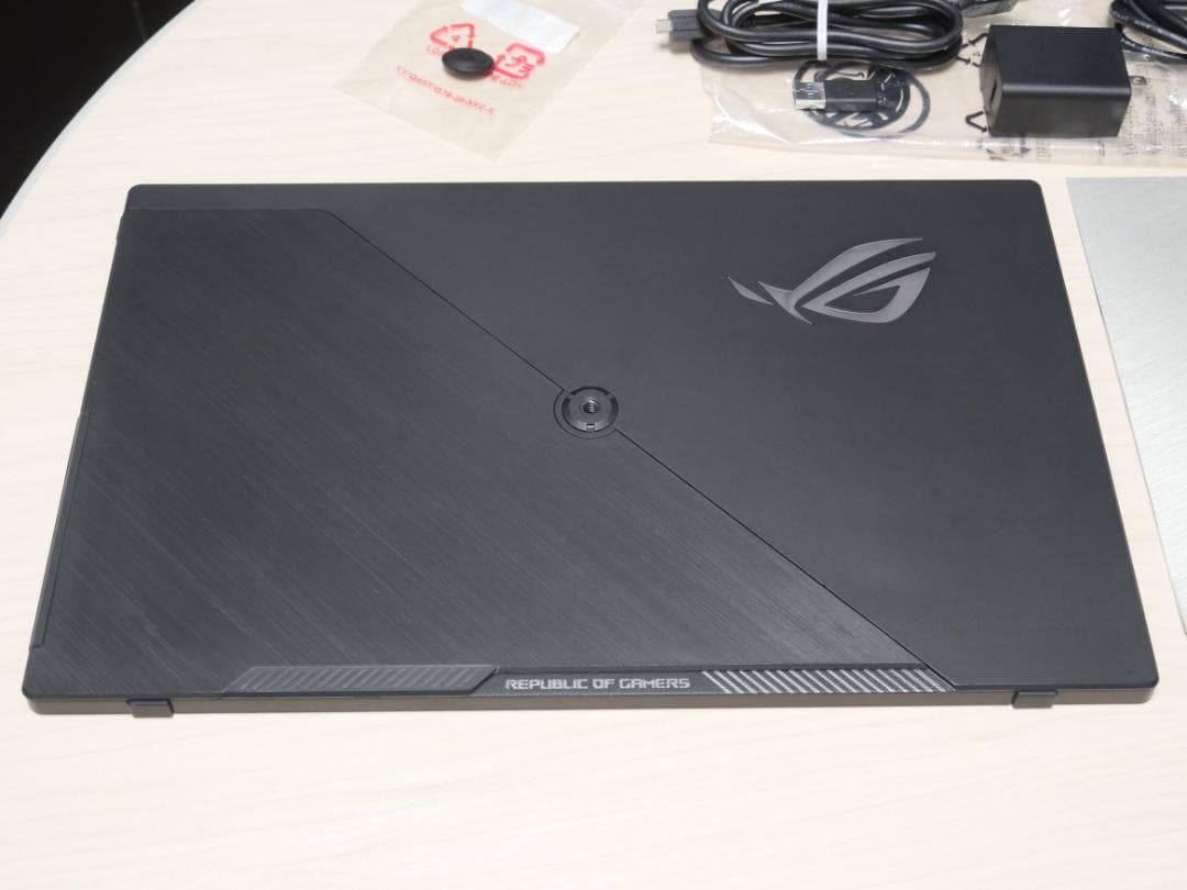 ROG Strix XG16AHPE 15.6インチポータブルモニター 本体