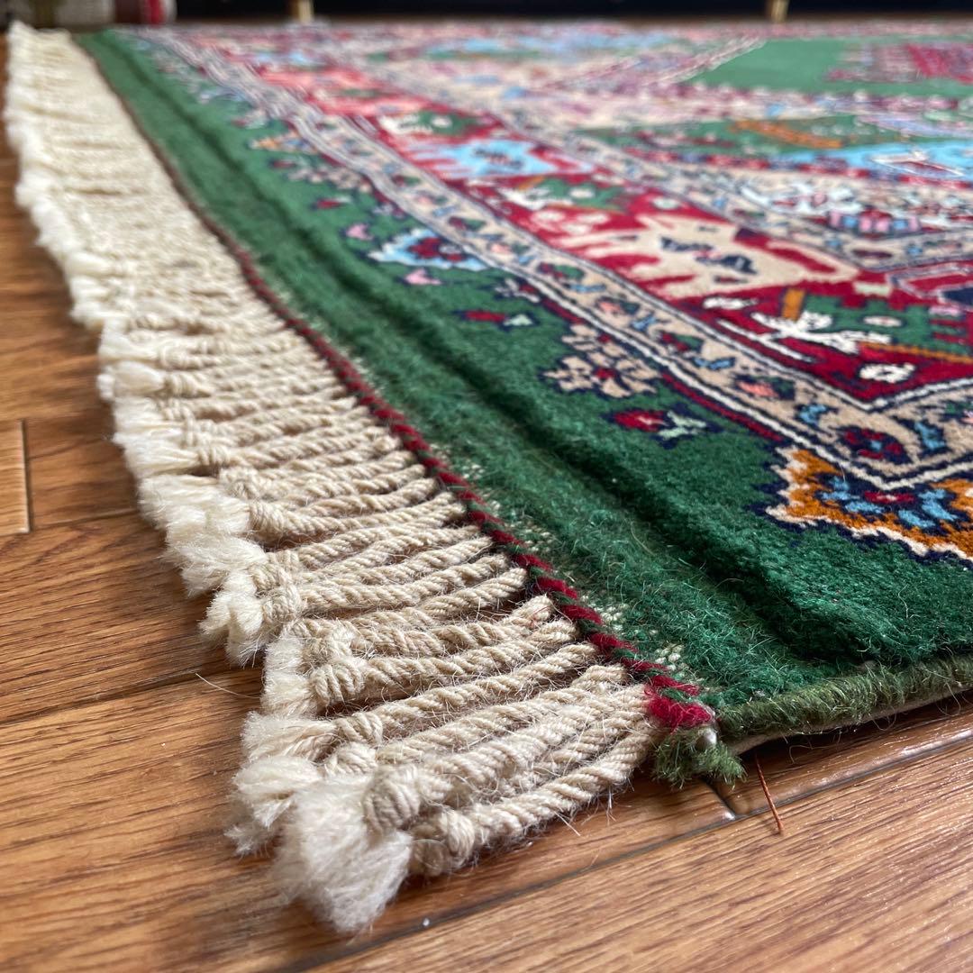 手織りペルシャ絨毯　新品　ウール&シルク　コルドグーチャン産　204×136cm