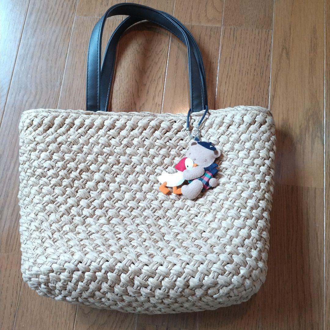 未使用に近い　ファミリア　かごバッグ　チャーム付き