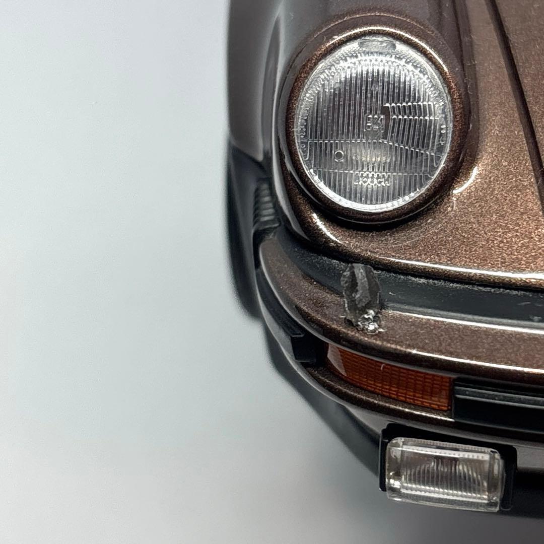 オートアート　ポルシェ911 ターボ 930 AUTOart 1/18 ブラウン