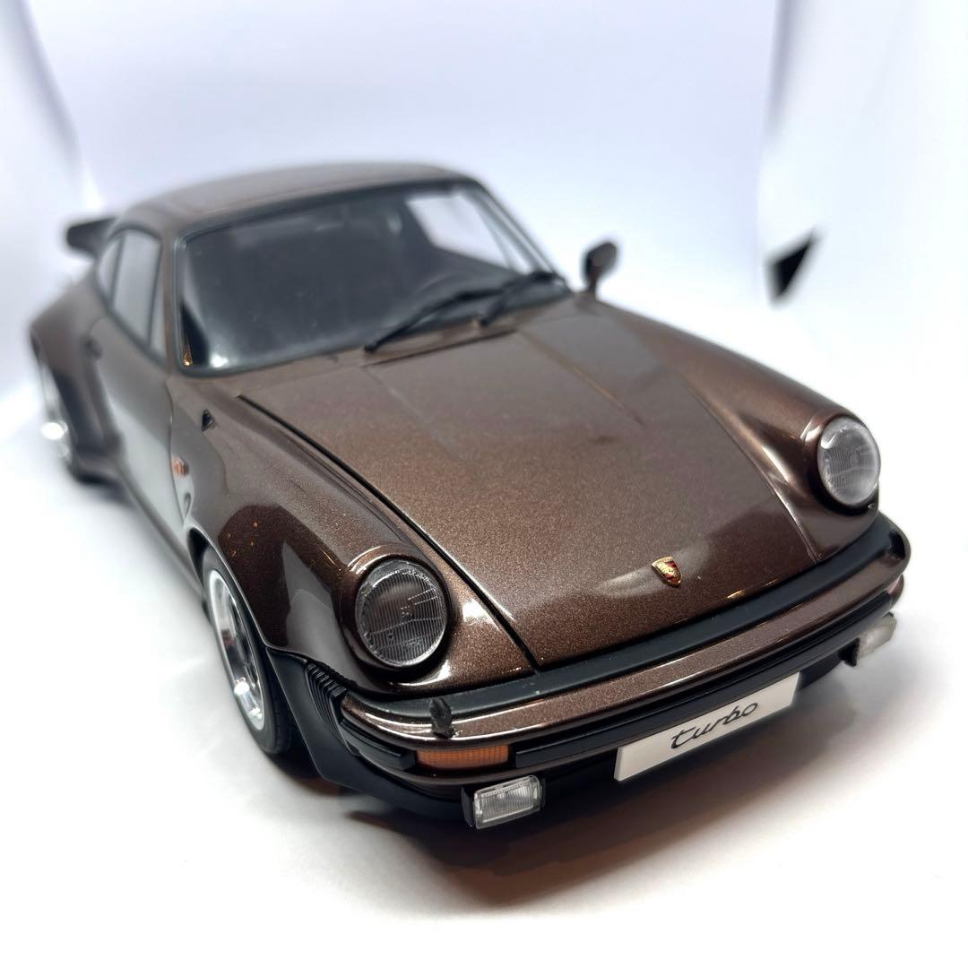 オートアート　ポルシェ911 ターボ 930 AUTOart 1/18 ブラウン