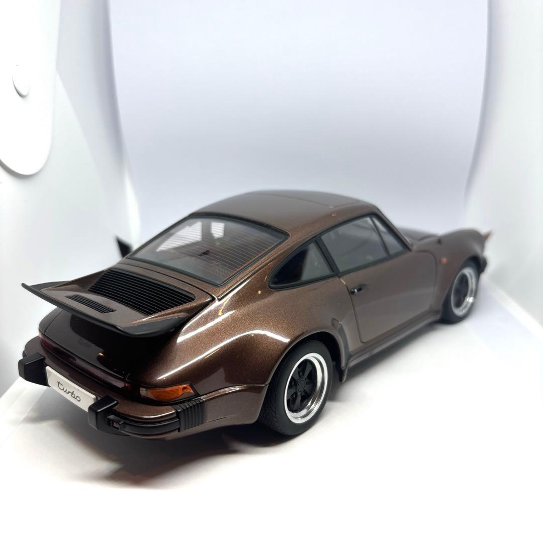 オートアート　ポルシェ911 ターボ 930 AUTOart 1/18 ブラウン