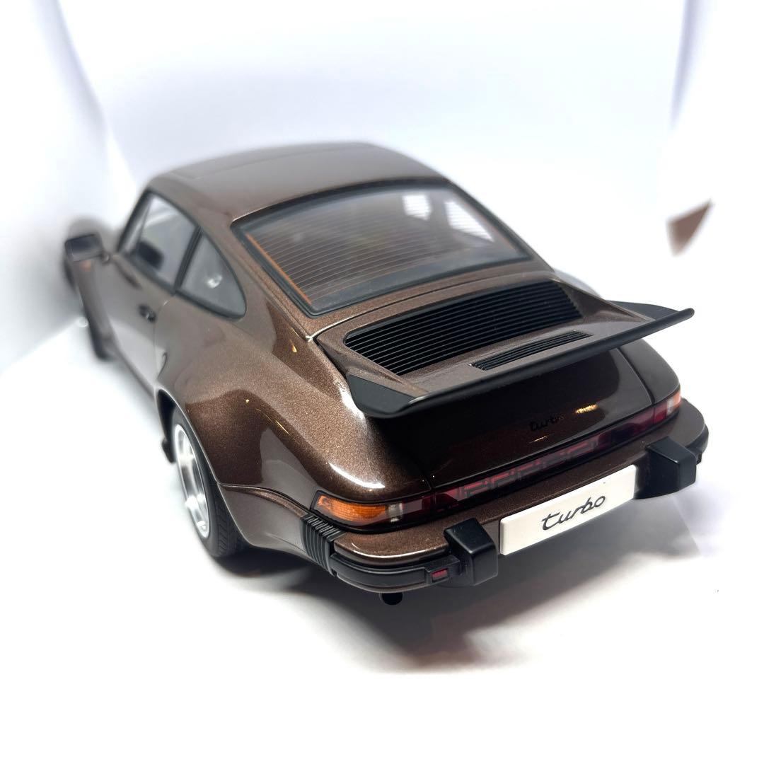 オートアート　ポルシェ911 ターボ 930 AUTOart 1/18 ブラウン