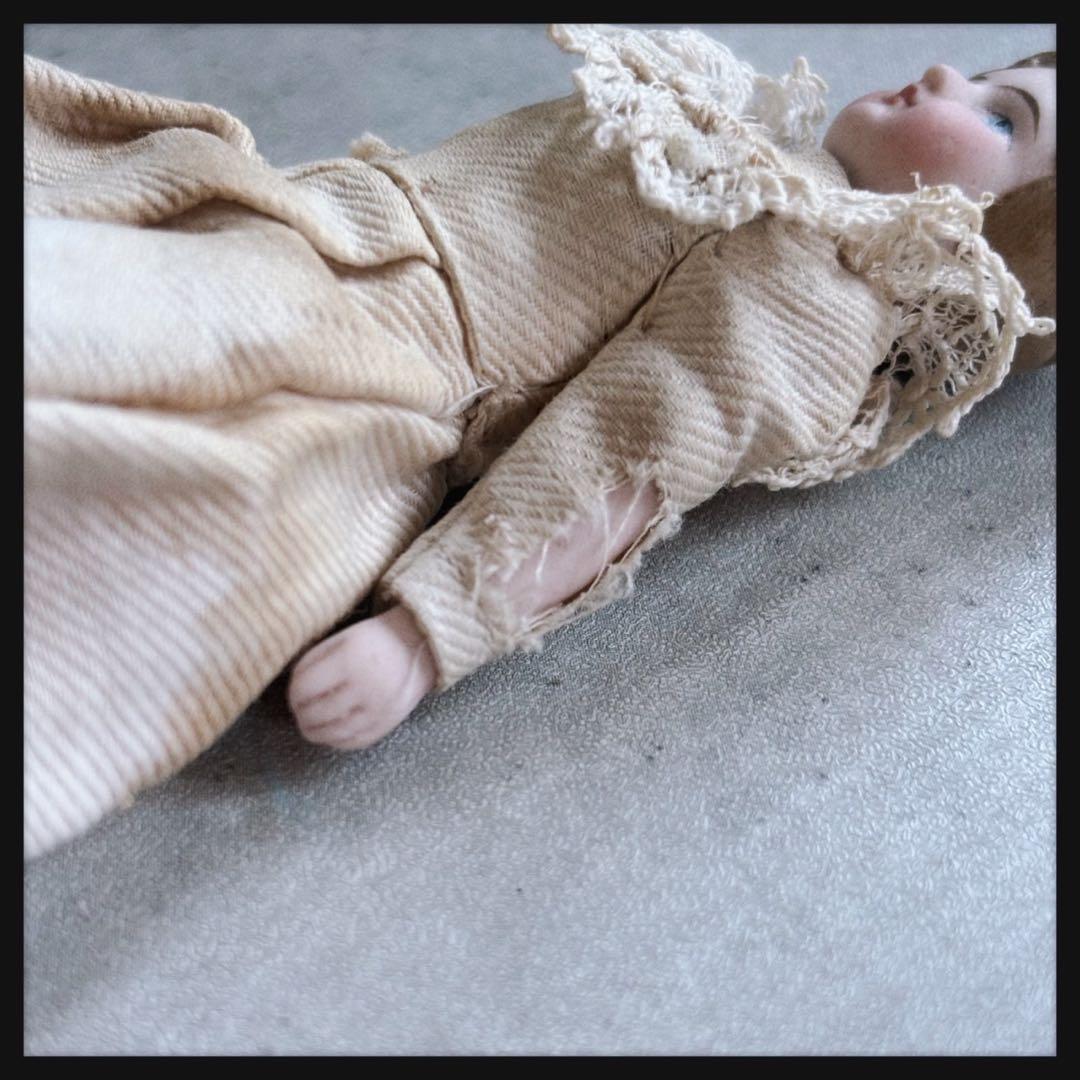 レアアンティーク　小さな少女のパリアンドール ビスクドール