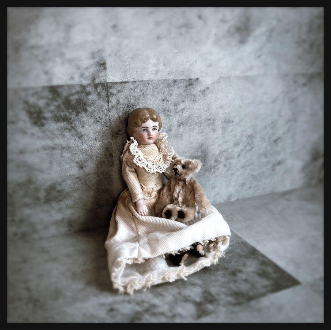 レアアンティーク　小さな少女のパリアンドール ビスクドール