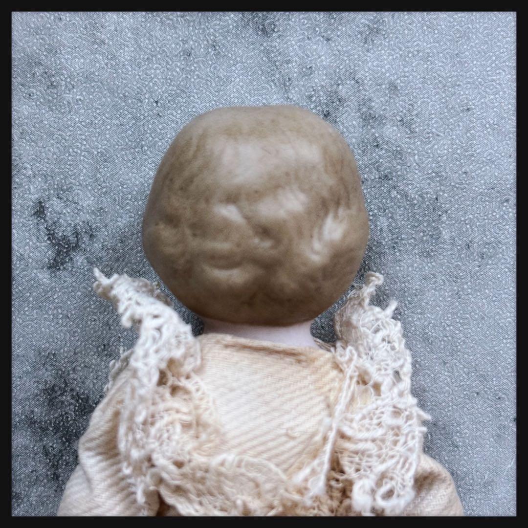 レアアンティーク　小さな少女のパリアンドール ビスクドール