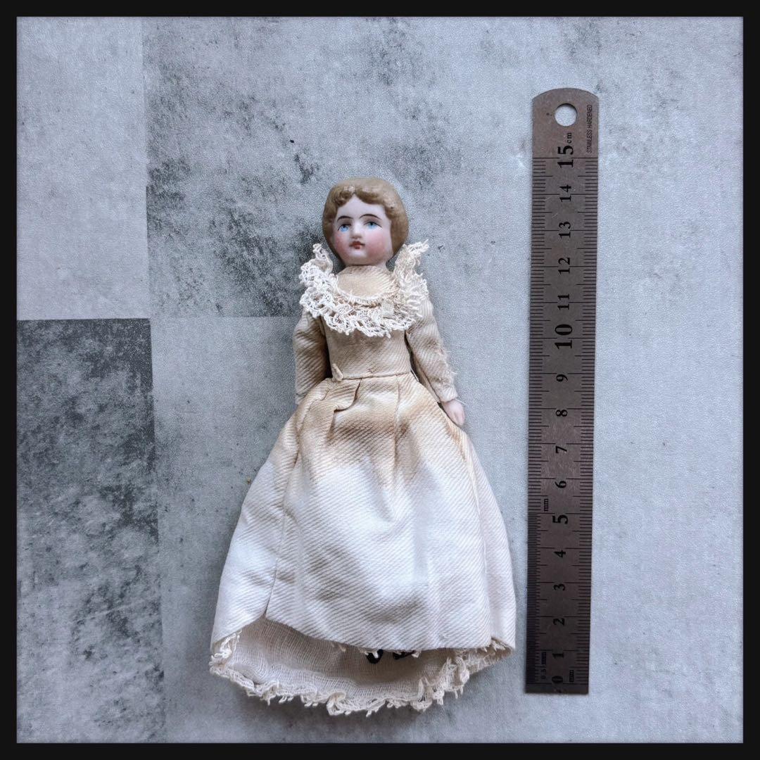 レアアンティーク　小さな少女のパリアンドール ビスクドール