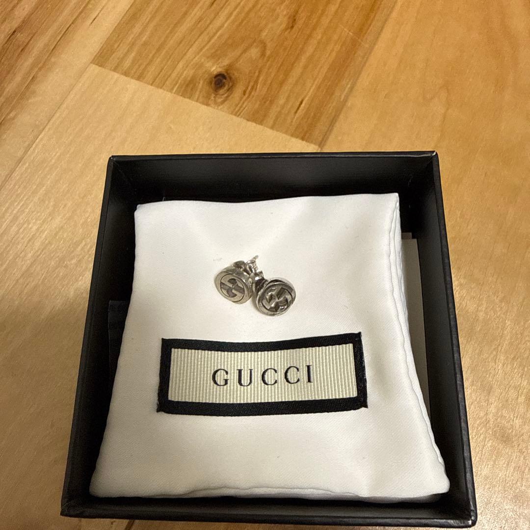 GUCCI シルバー ロゴピアス