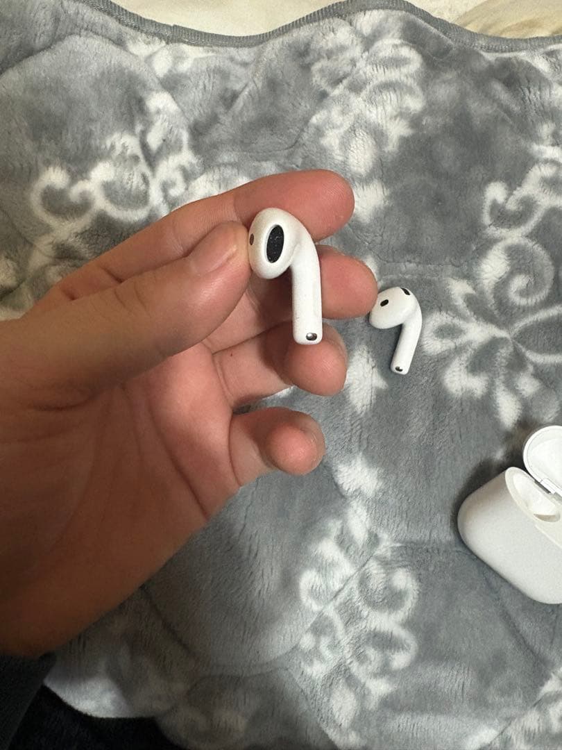 AirPods 第四世代　アクティブノイズキャンセリング無しモデル